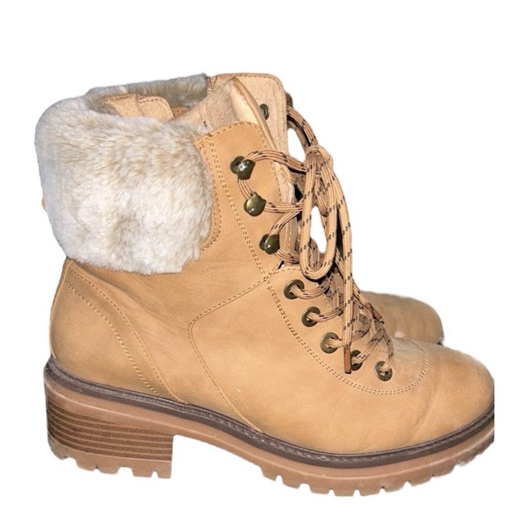 Tan and cream boots with faux fur lining #winterboots